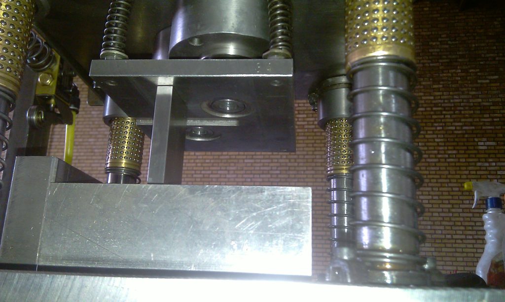 Advantages and Applications of the Ultra-Fast Mold Protection Sensor Advantages and Applications of the Ultra-Fast Mold Protection Sensor
